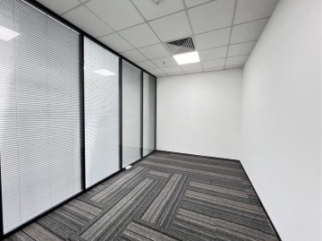 前海人寿金融中心｜331㎡精装办公室出租 · 宝安中心区