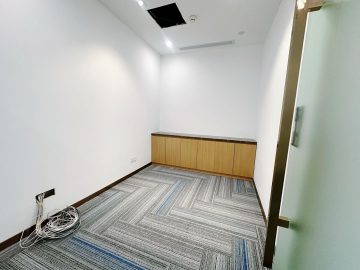 海王星辰大厦｜386㎡精装办公室出租 · 后海