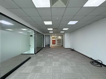 南园枫叶大厦｜190㎡精装办公室出租 · 南油