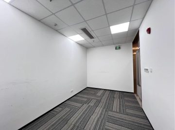 前海人寿金融中心｜331㎡精装办公室出租 · 宝安中心区