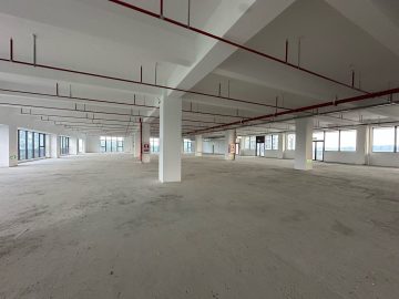 鸿荣源·鸿湖科技园｜23000㎡简装办公室出租 · 观湖