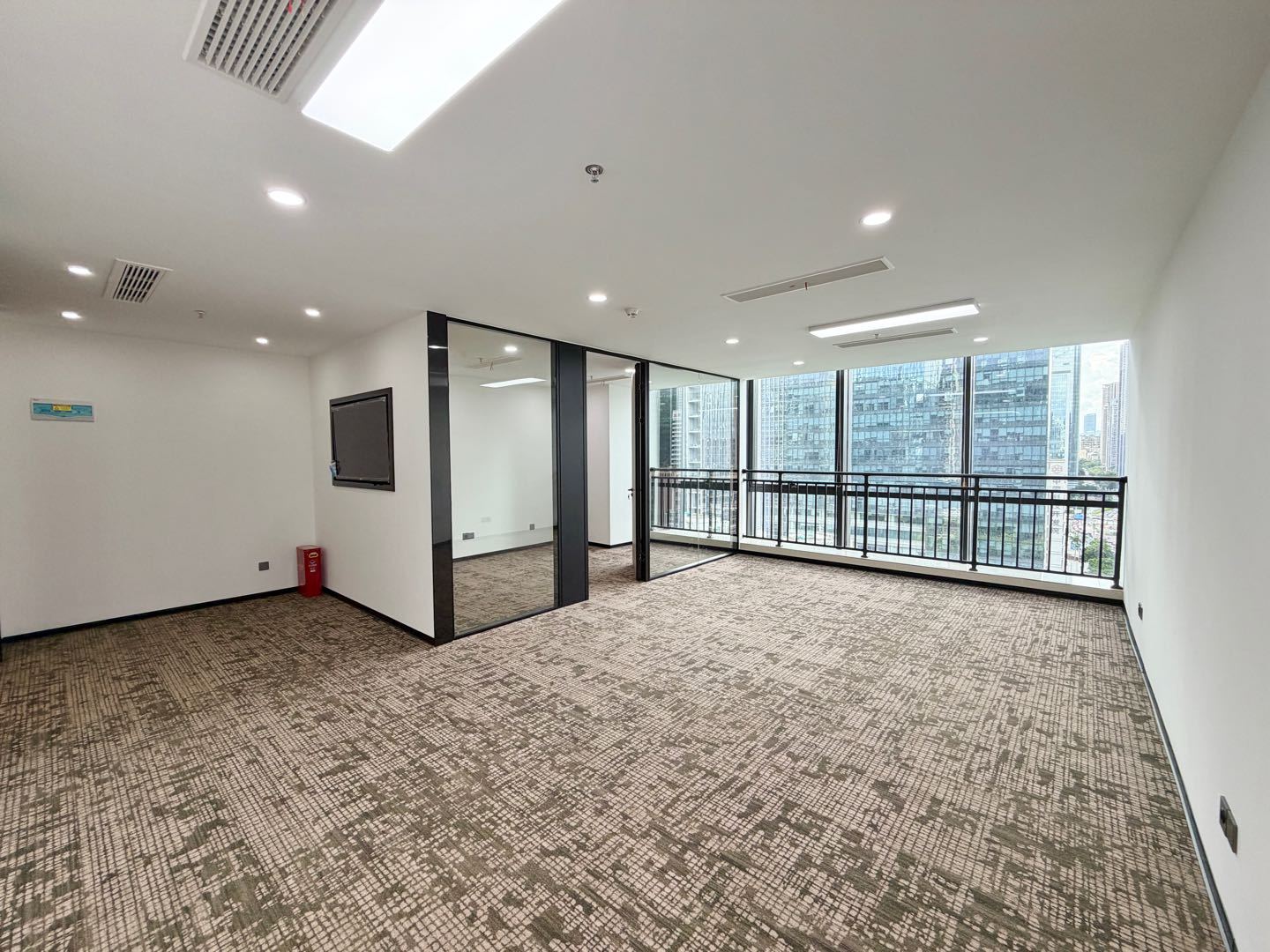 航盛科技大厦 · 85㎡精装办公室实景