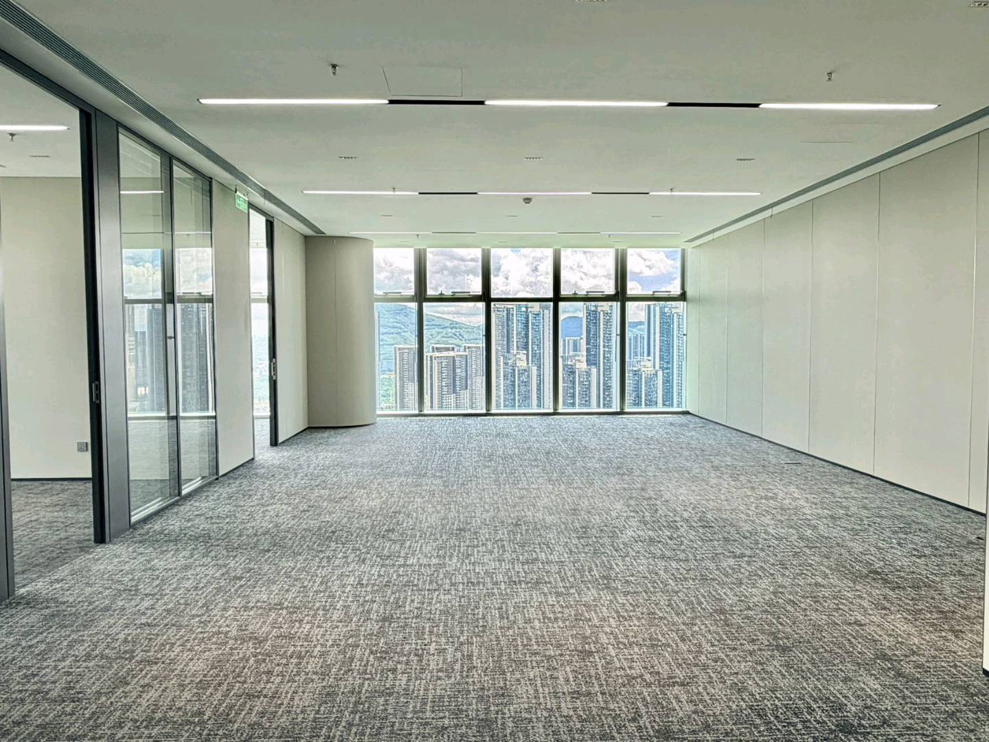 康泰创新广场 · 342.63㎡精装办公室实景