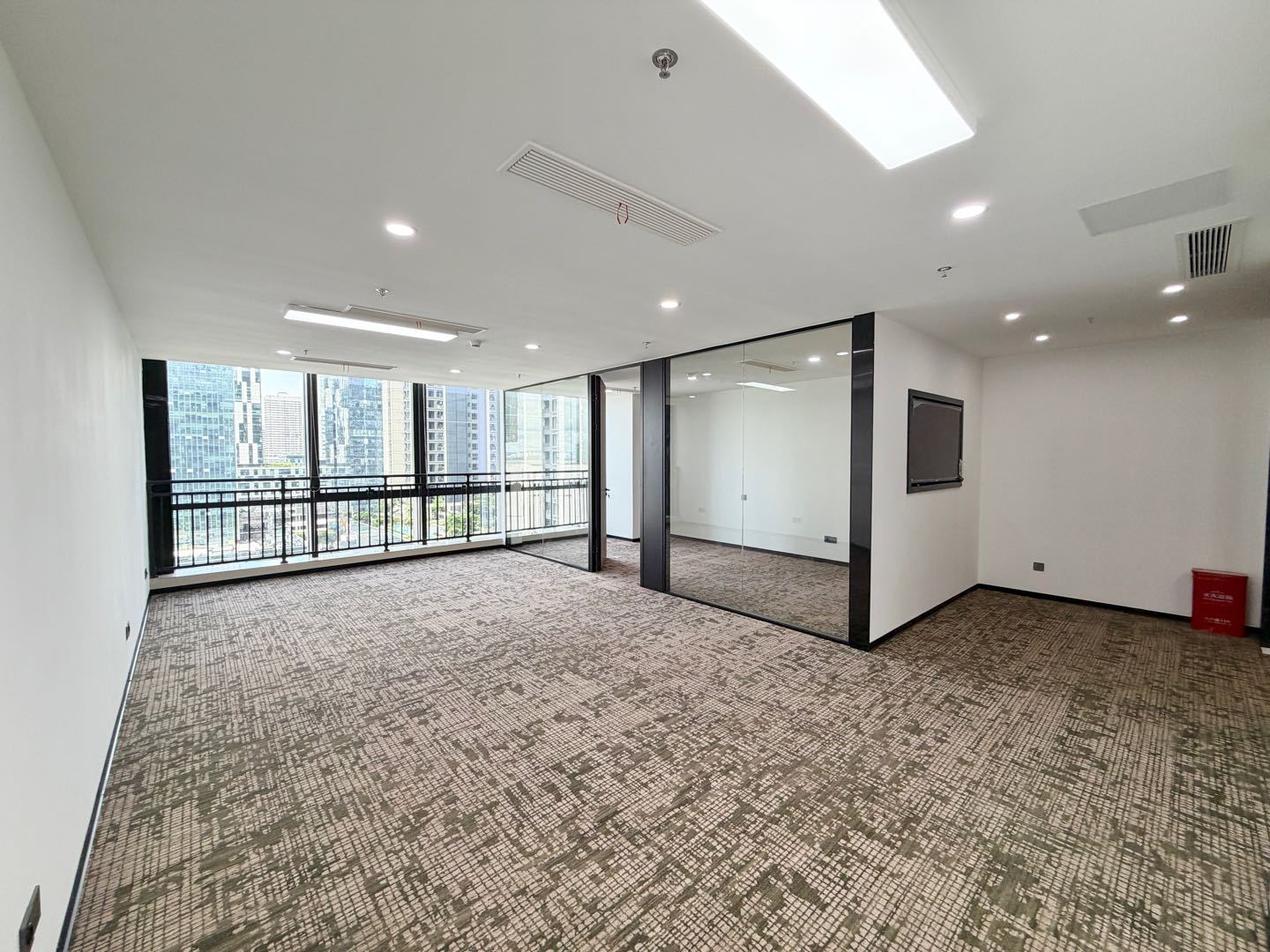 航盛科技大厦 · 96㎡精装办公室实景