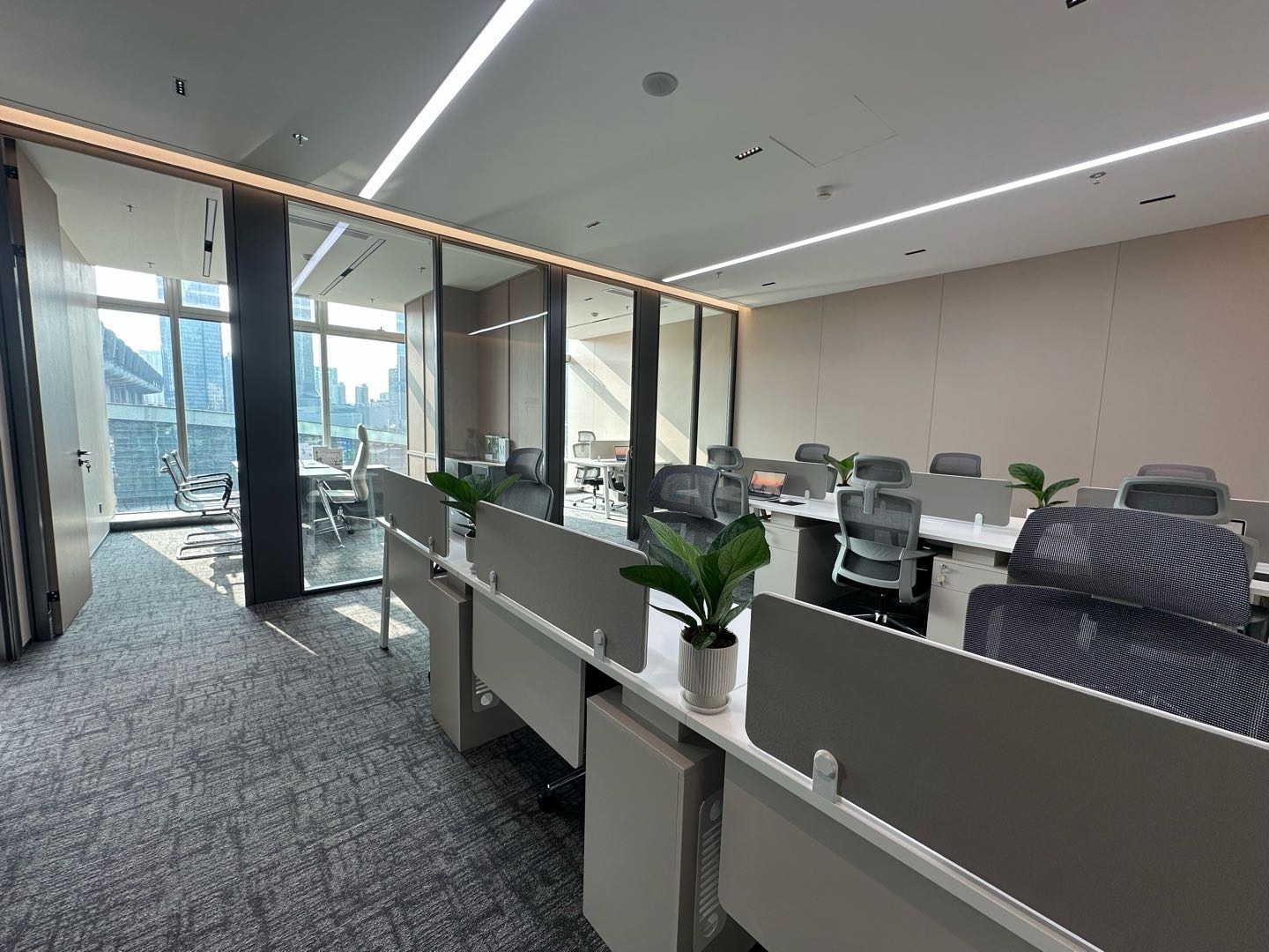 皇岗商务中心 · 133㎡精装办公室实景