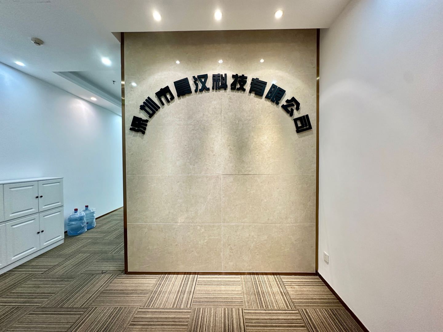 卓越前海壹号 · 72㎡精装办公室实景