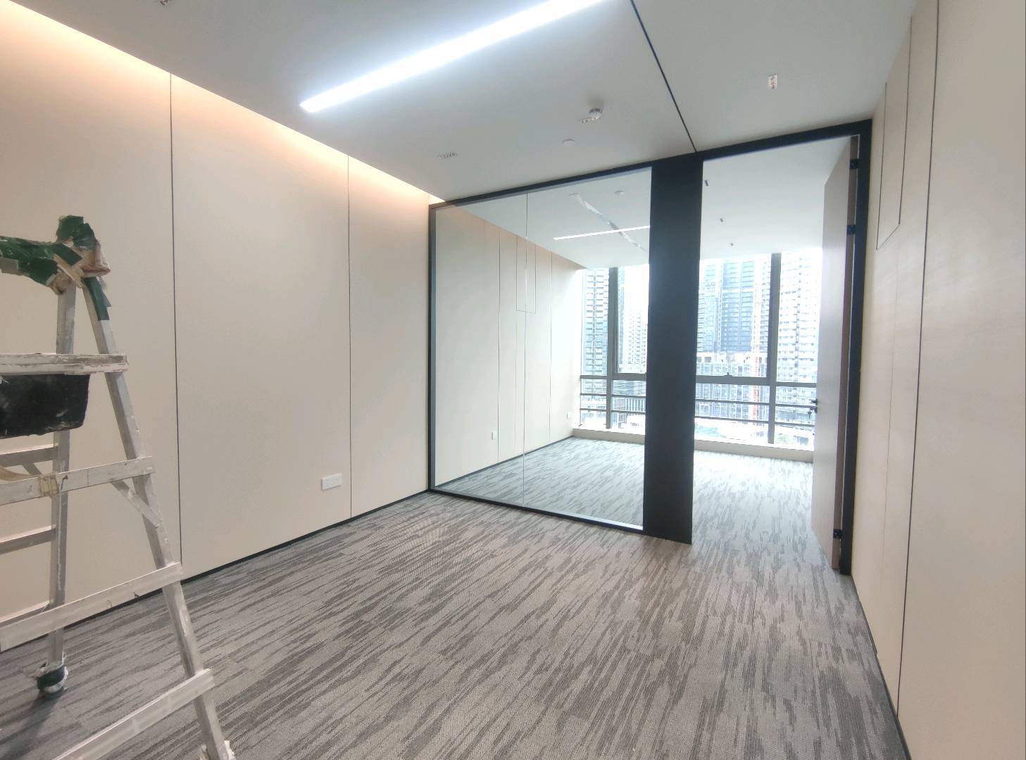 怡化金融科技大厦 · 94㎡精装办公室实景