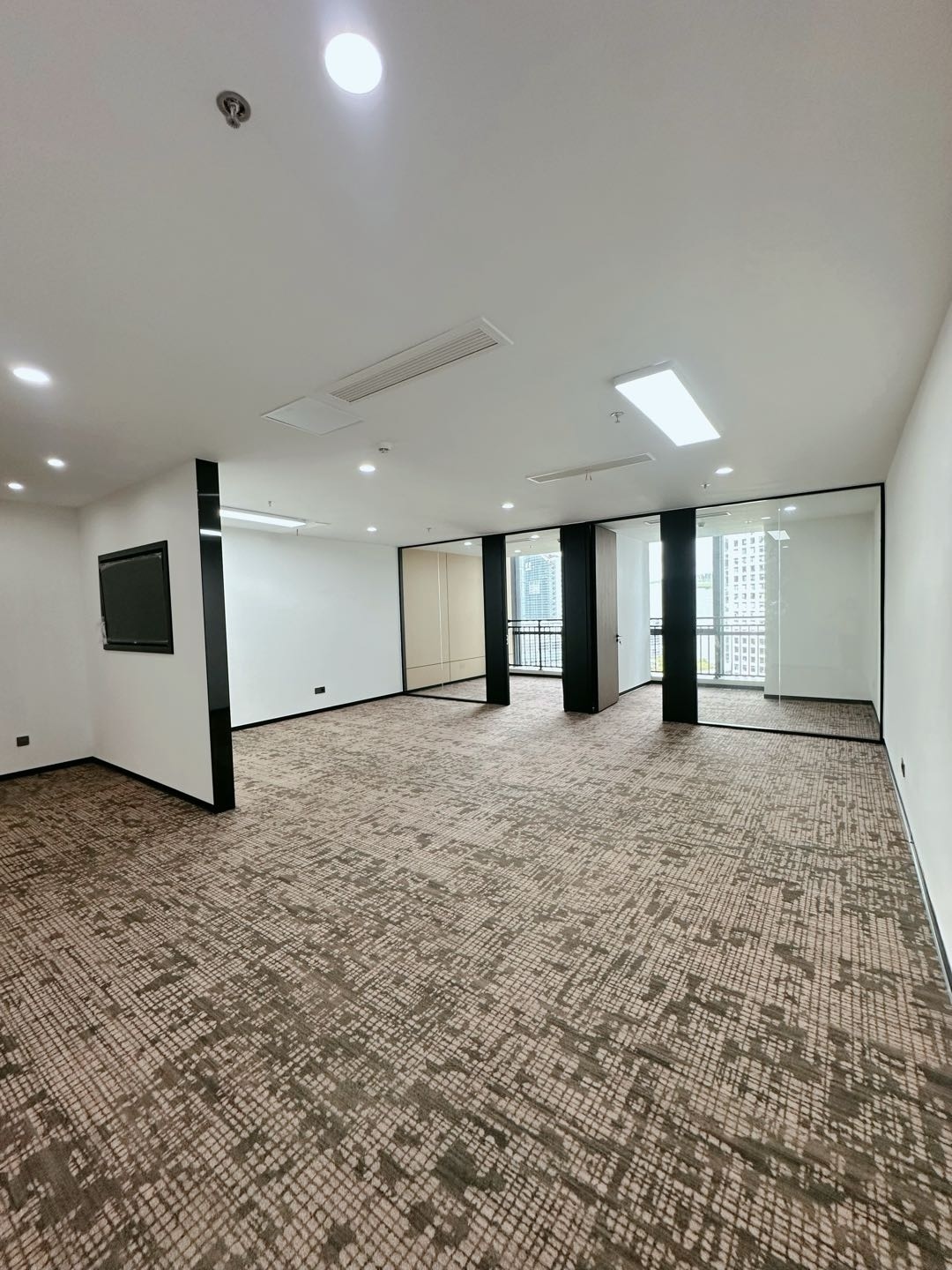 航盛科技大厦 · 109㎡精装办公室实景