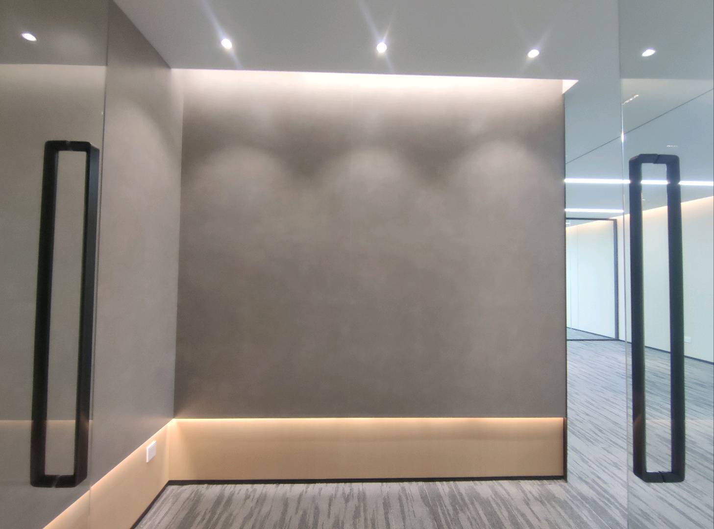 怡化金融科技大厦 · 242㎡豪装办公室实景