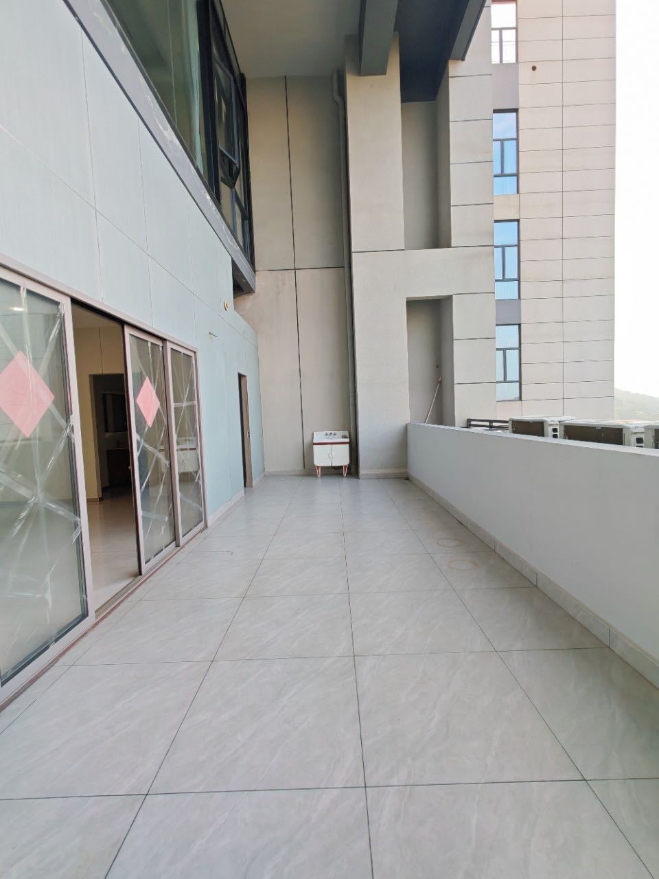 鸿鹏中心 · 1123㎡精装办公室实景