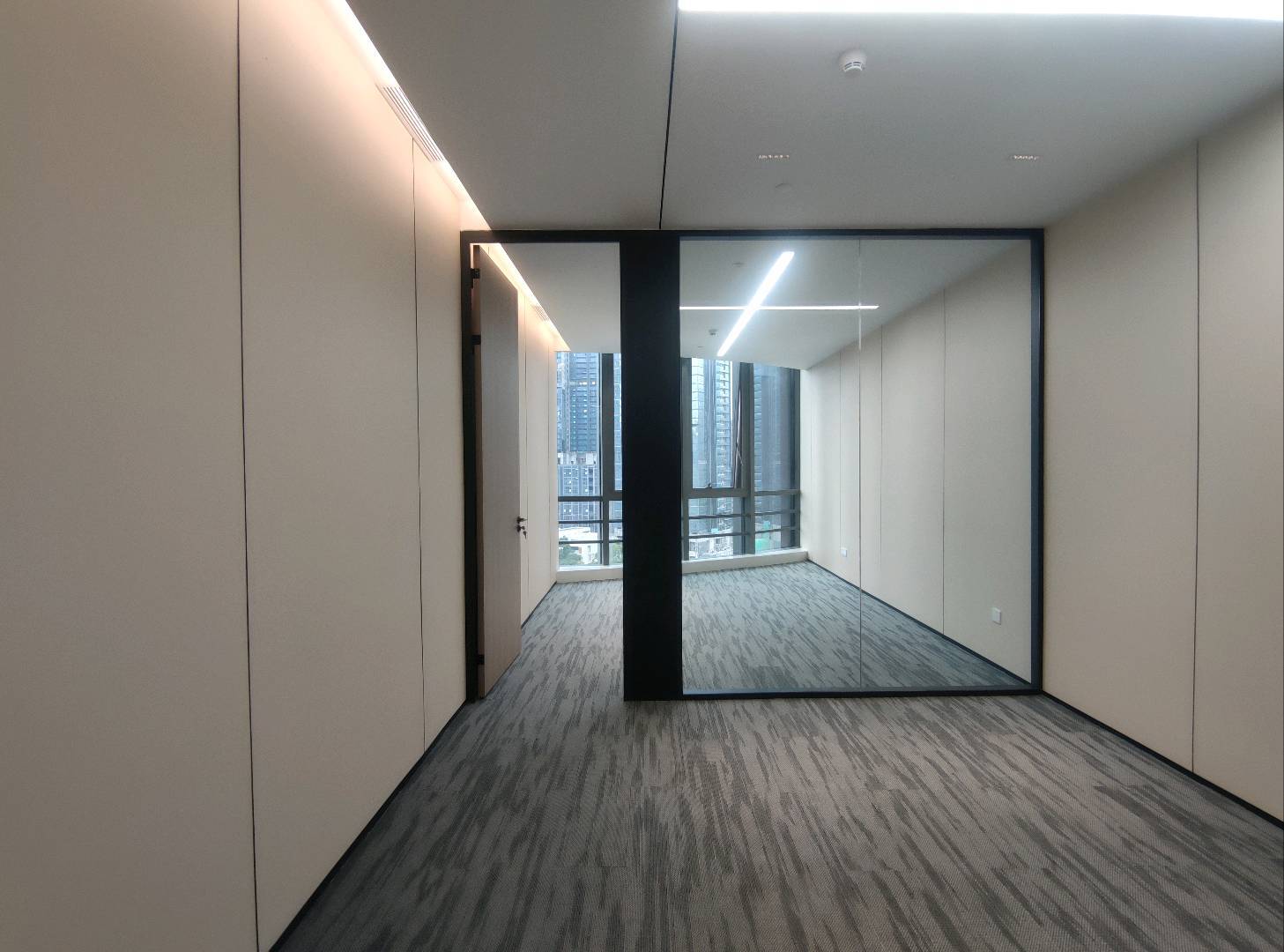 怡化金融科技大厦 · 100㎡精装办公室实景