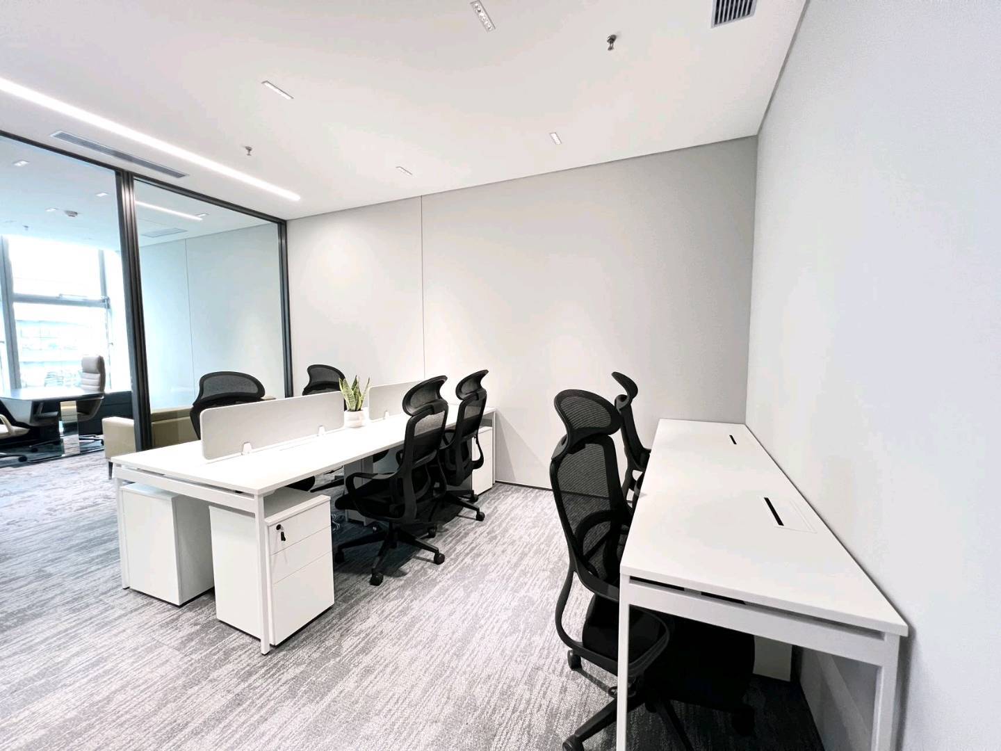 康泰创新广场 · 103㎡精装办公室实景