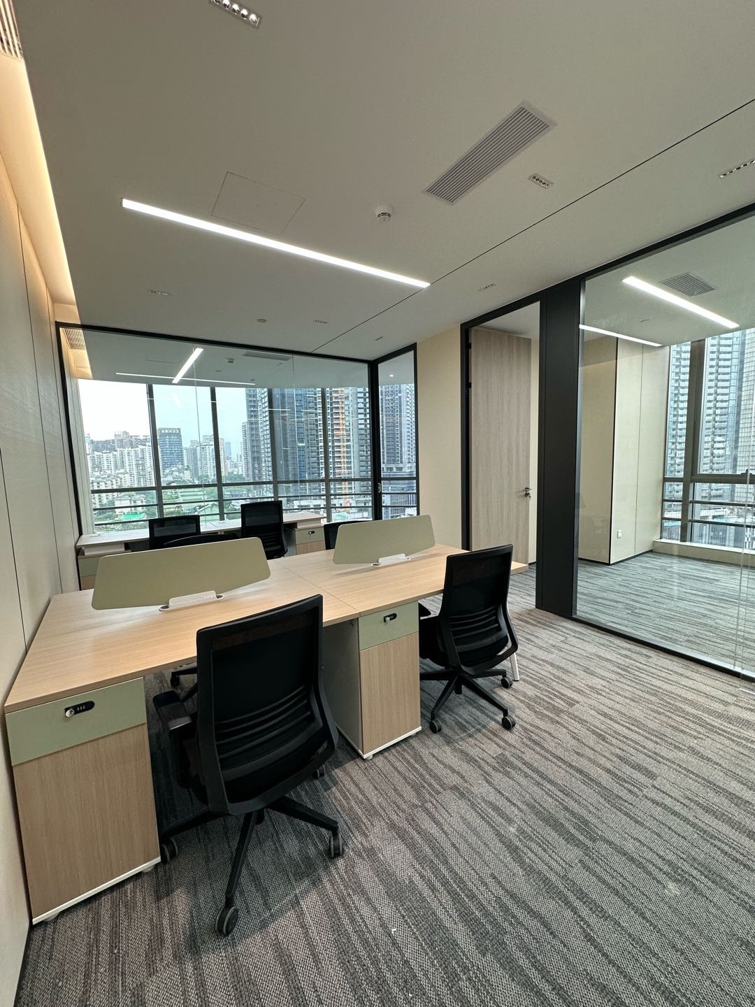 怡化金融科技大厦 · 200㎡豪装办公室实景