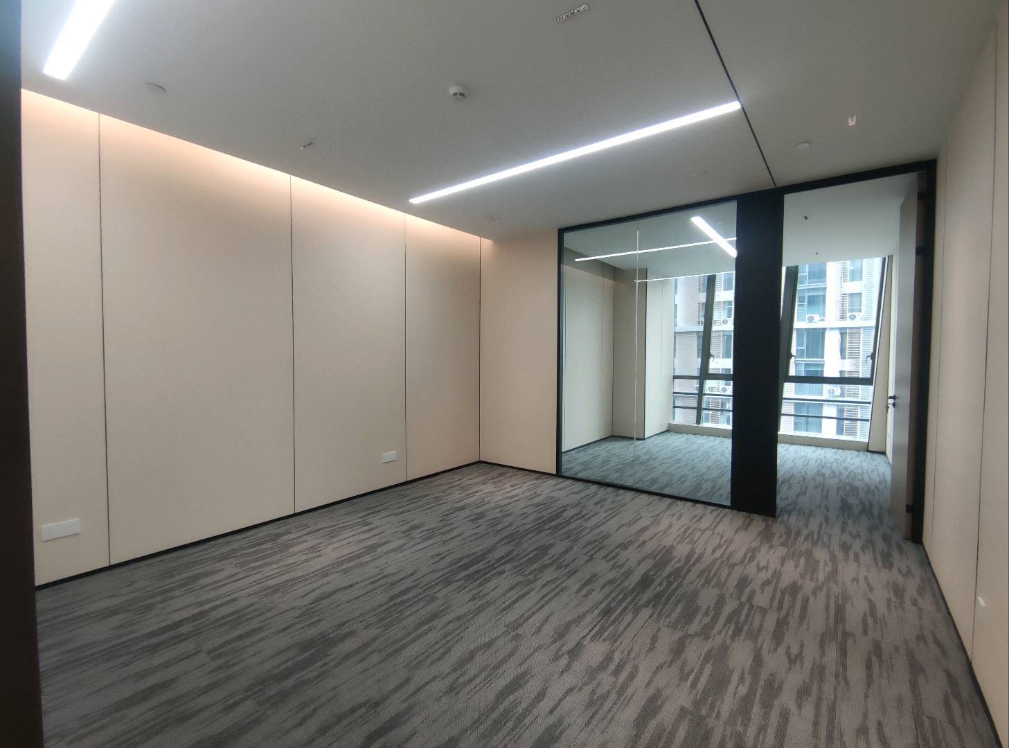 怡化金融科技大厦 · 165㎡精装办公室实景