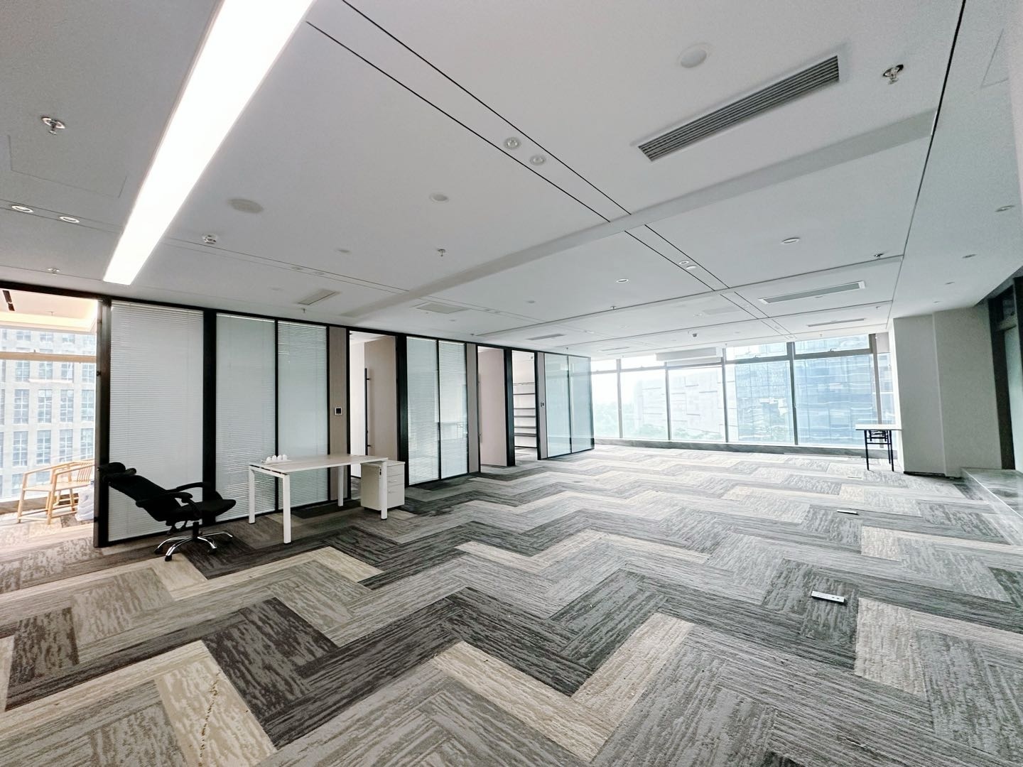 豪威科技大厦 · 360㎡精装办公室实景