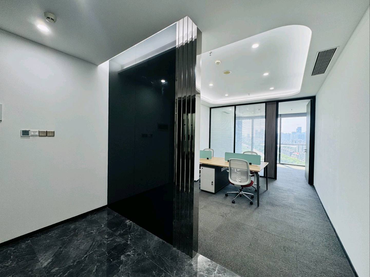 方大城 · 98㎡精装办公室实景