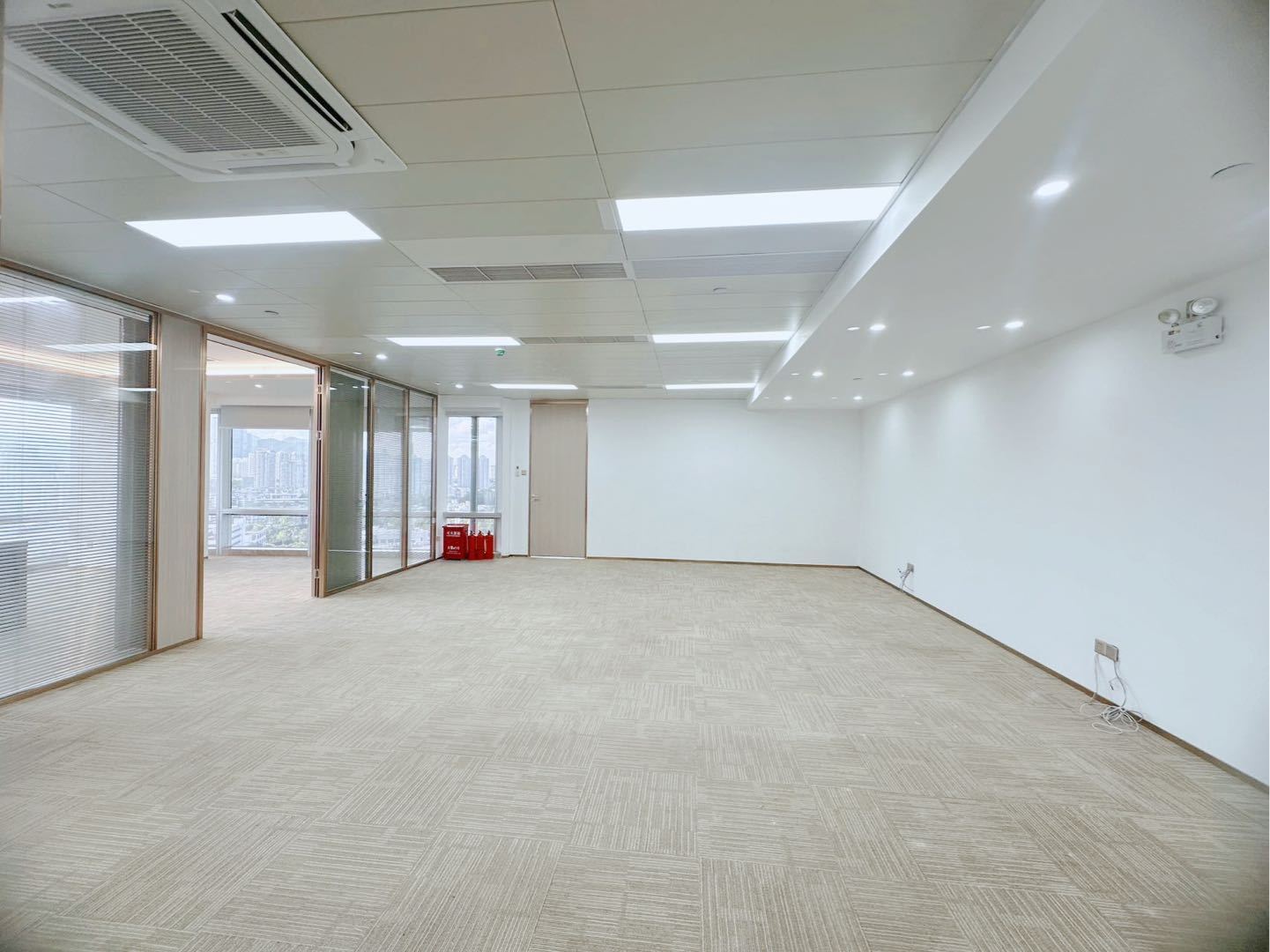 中信大厦 · 249㎡精装办公室实景