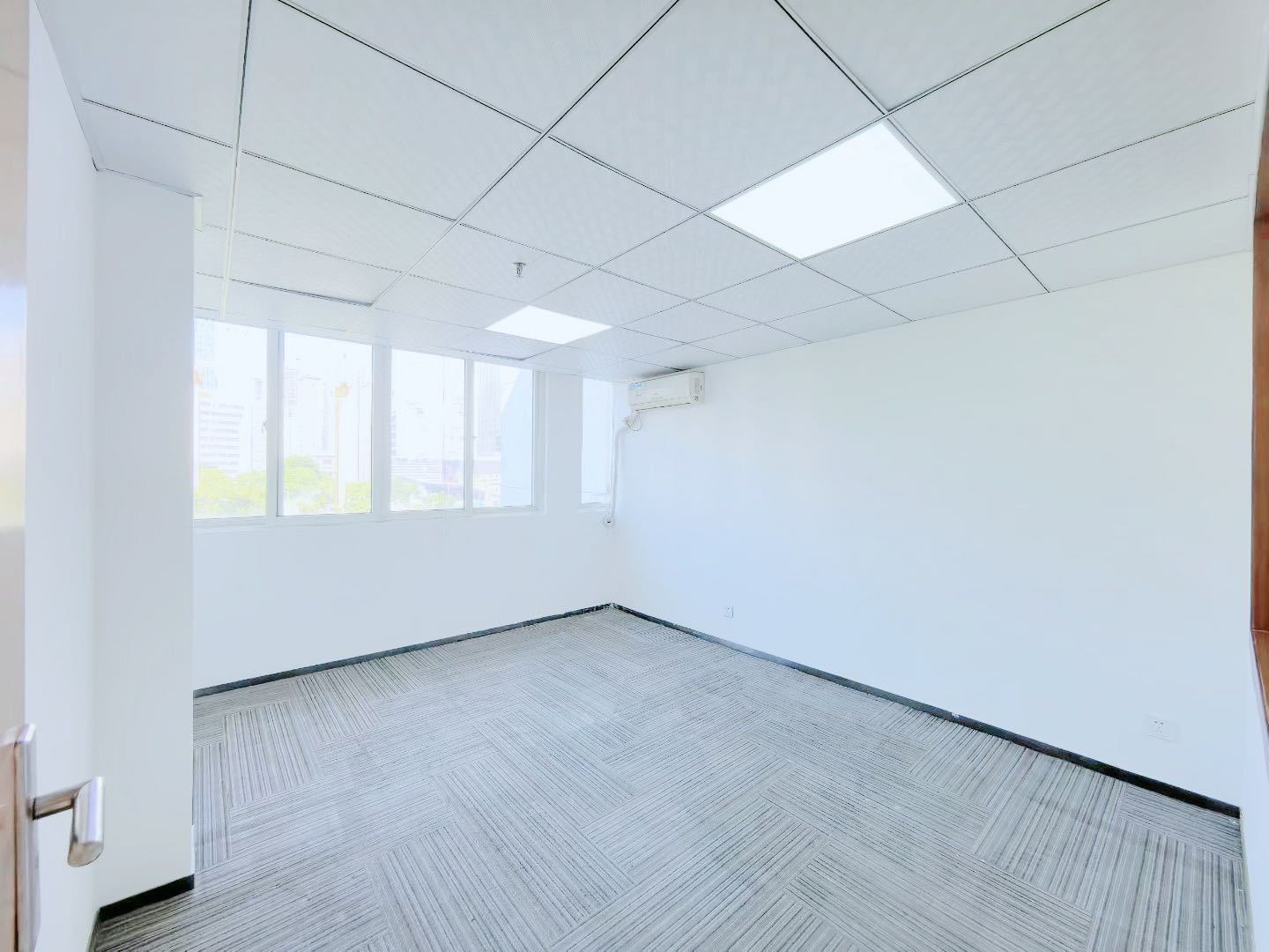 园西工业区 · 30㎡精装办公室实景