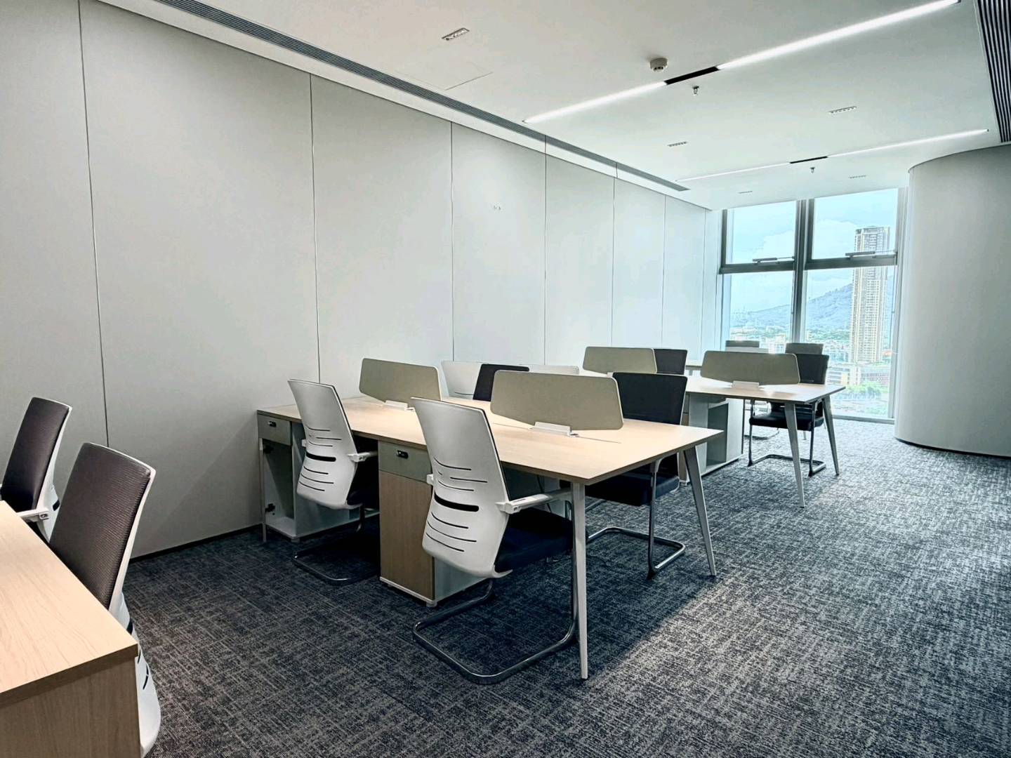 康泰创新广场 · 200㎡精装办公室实景