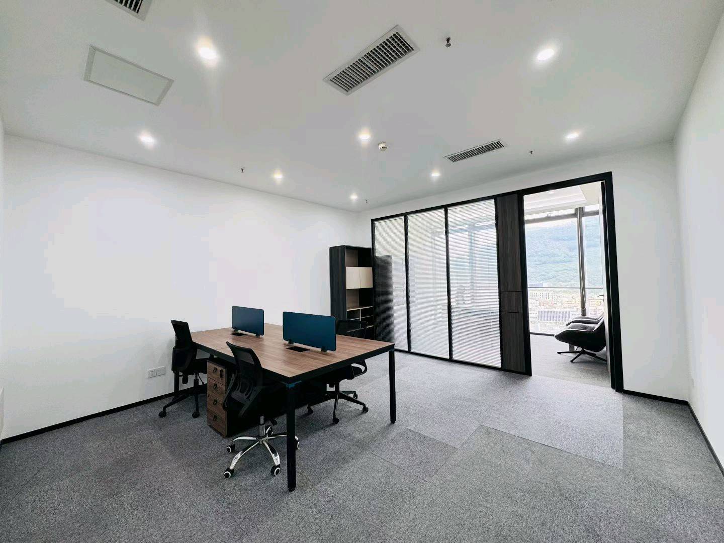 方大城 · 120㎡精装办公室实景