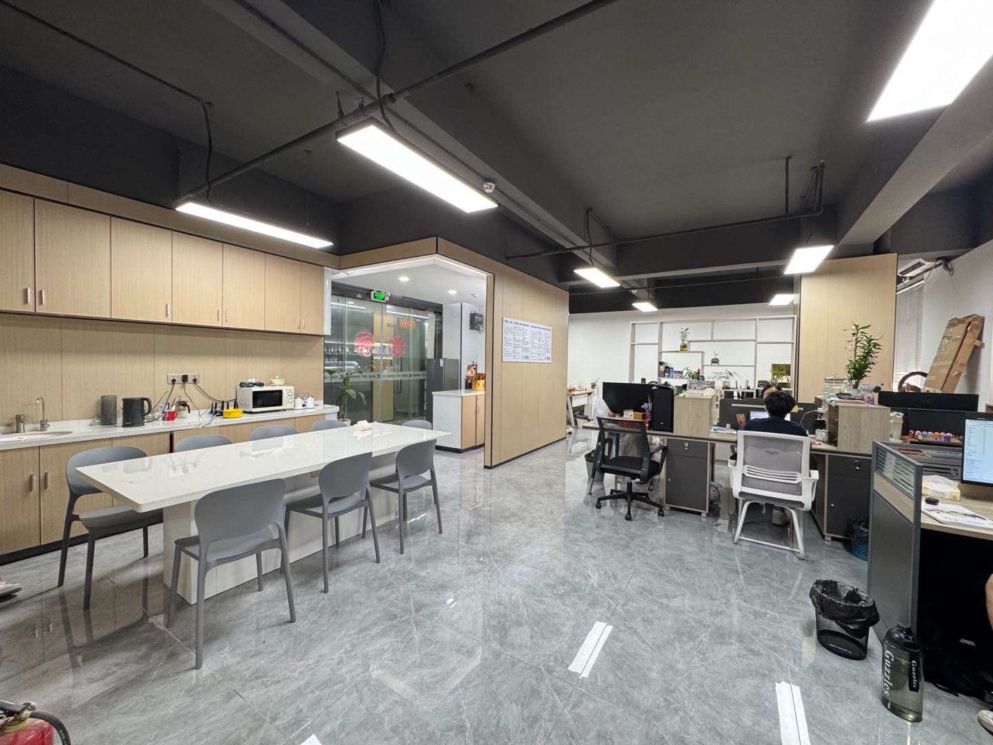 南油第四工业区 · 248㎡精装办公室实景