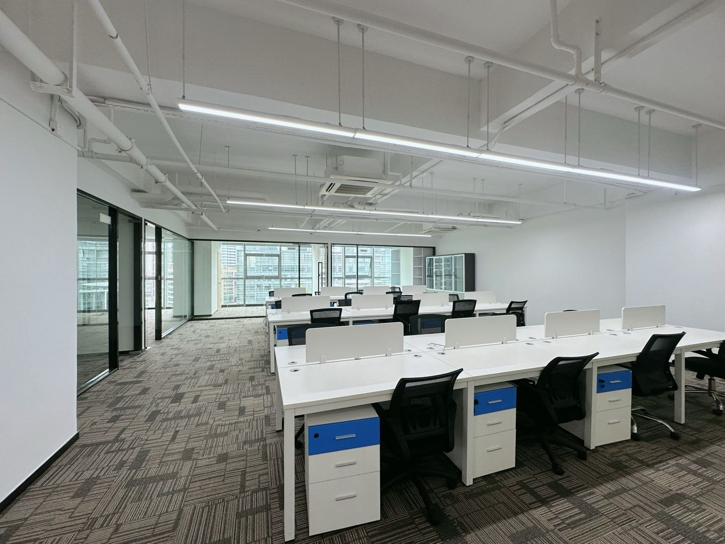 迈科龙大厦 · 360㎡精装办公室实景