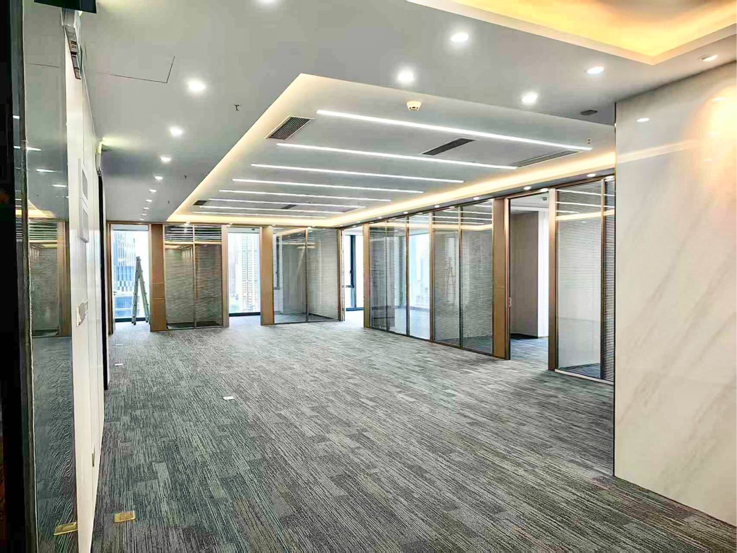 华润前海大厦 · 315㎡豪装办公室实景