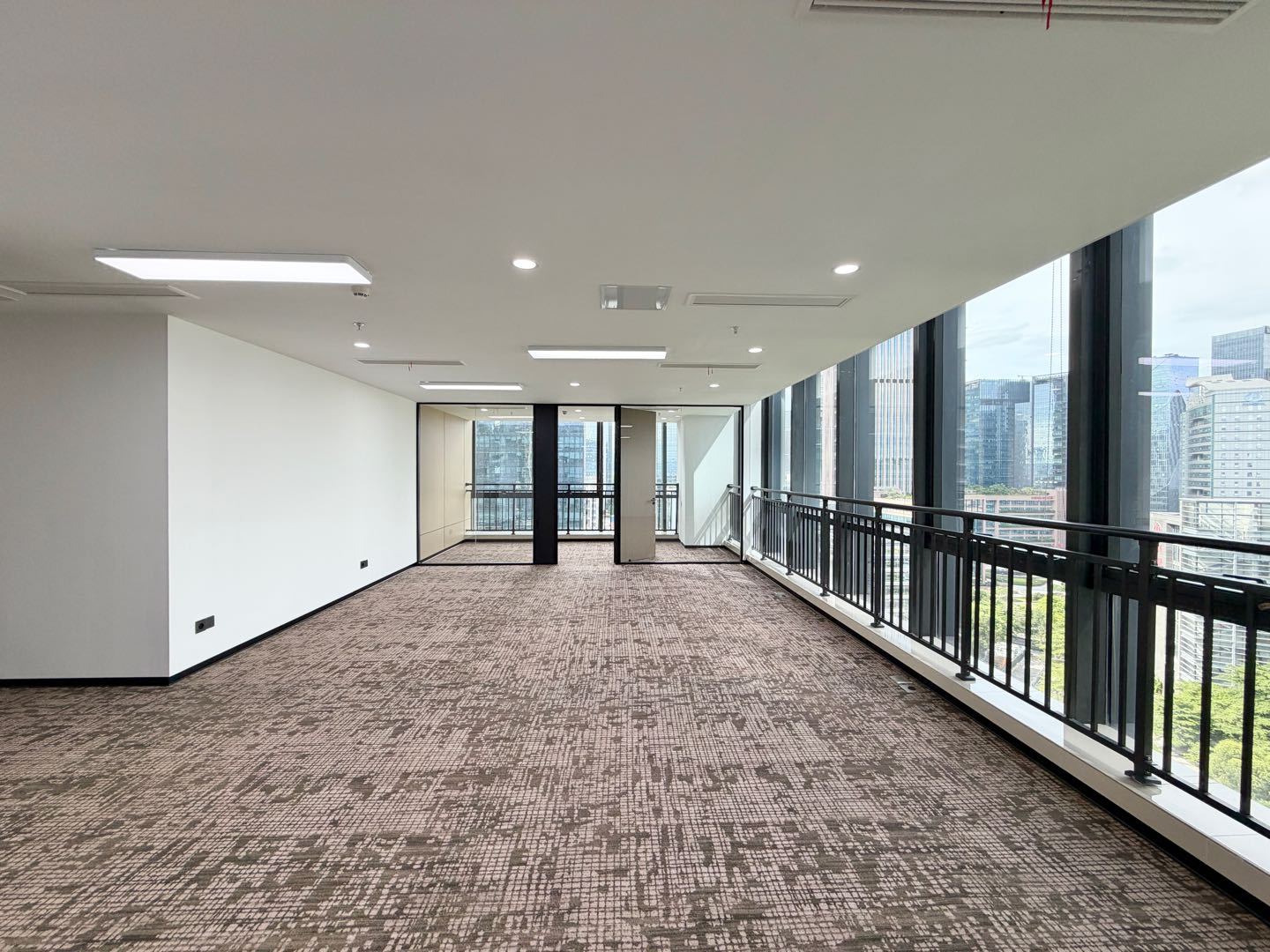 航盛科技大厦 · 118㎡精装办公室实景