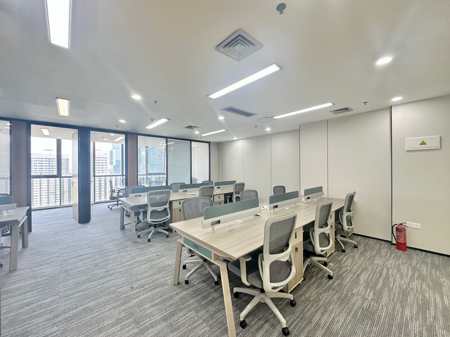深圳湾科技生态园 · 218㎡精装办公室实景