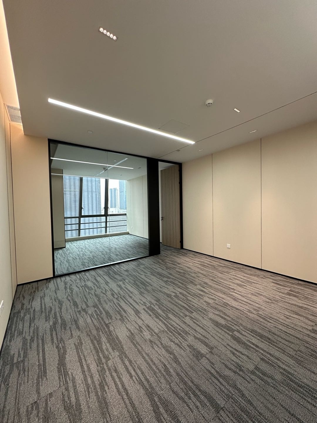 怡化金融科技大厦 · 150㎡精装办公室实景