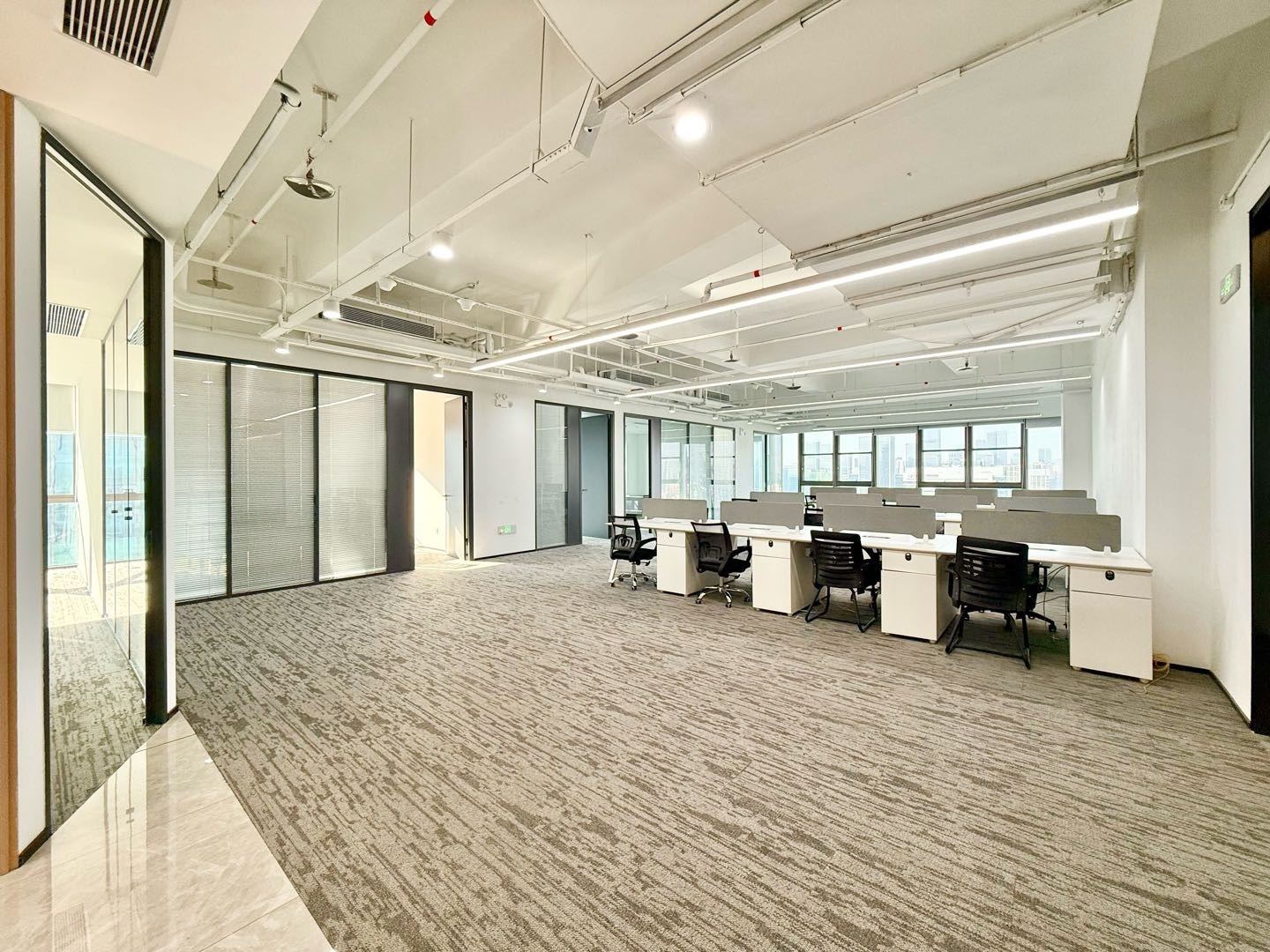 澳特科兴科学园 · 348㎡精装办公室实景