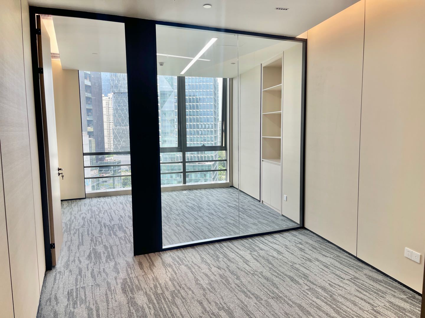 怡化金融科技大厦 · 165㎡精装办公室实景