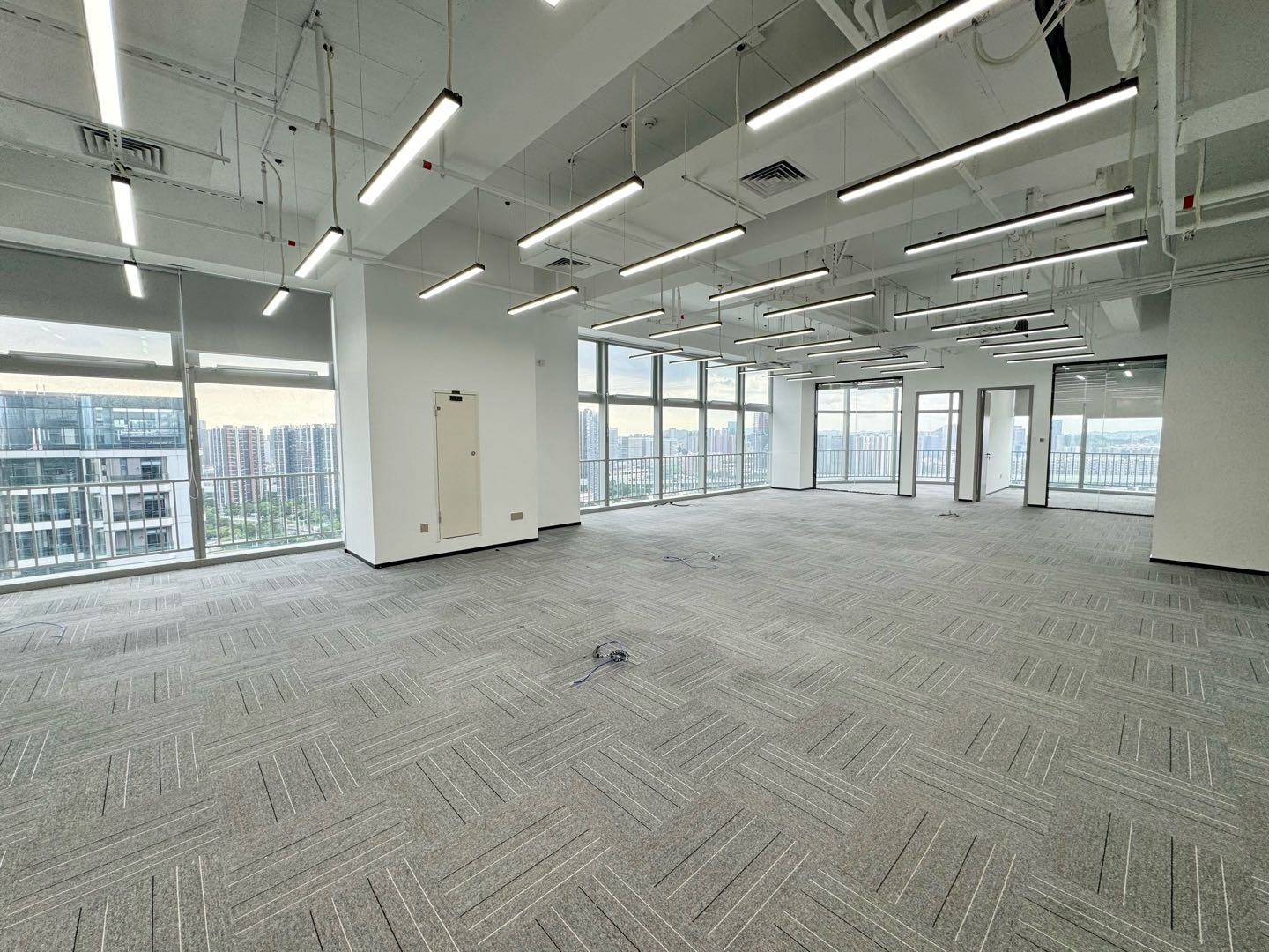 唐商科技大厦 · 281㎡精装办公室实景