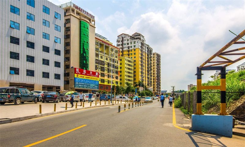 向南商业大厦2 项目地址:向南商业大厦位于广东省深圳龙华平安路