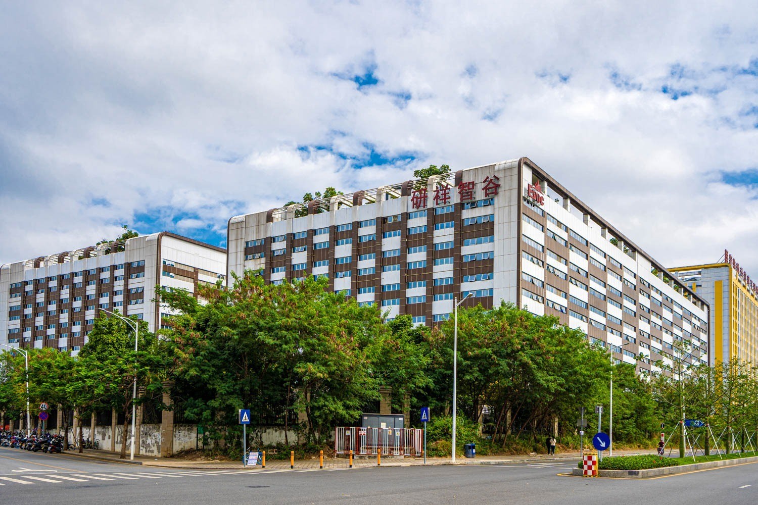 研祥智谷大厦实景图