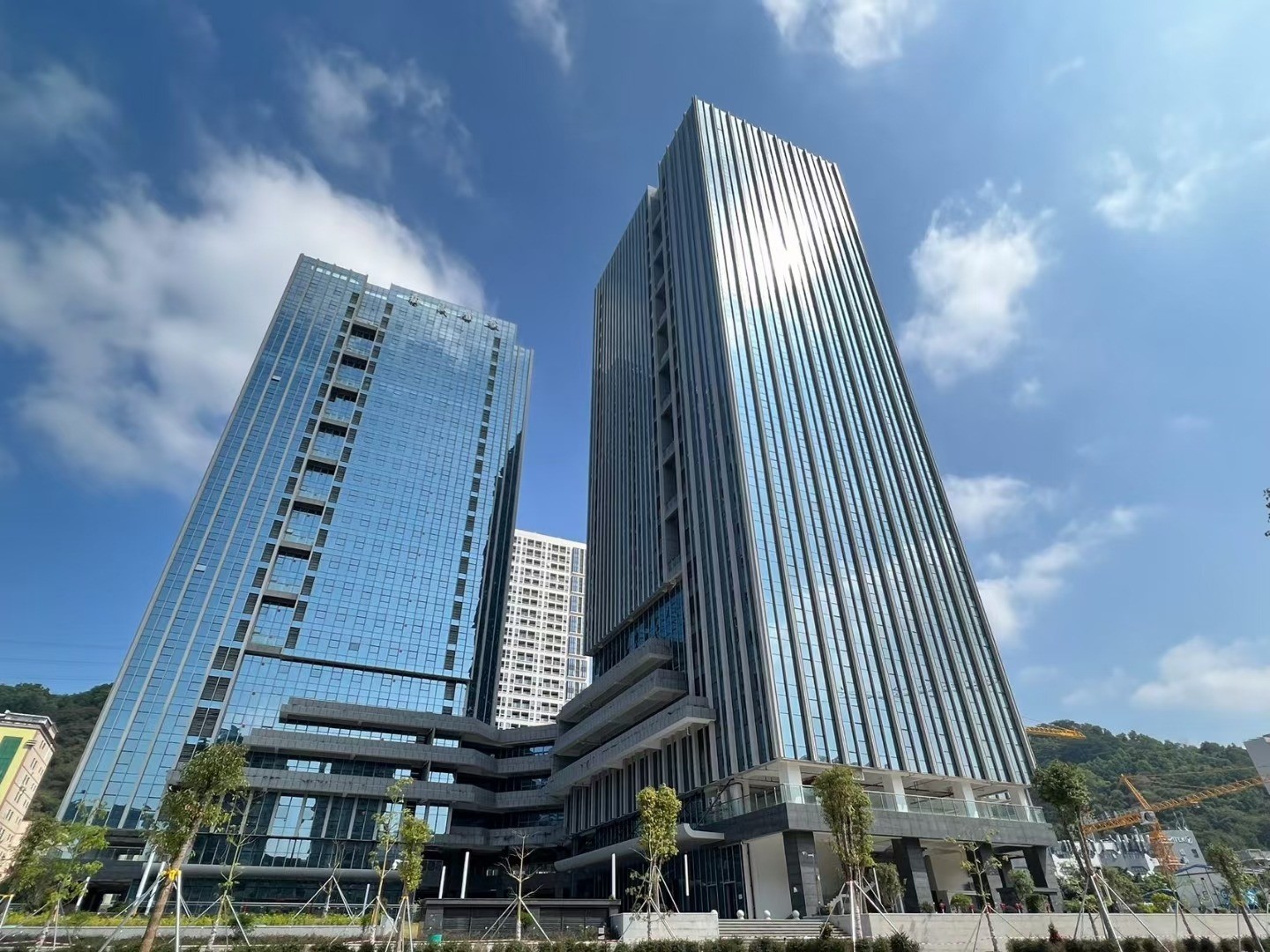 奋成智谷大厦实景图