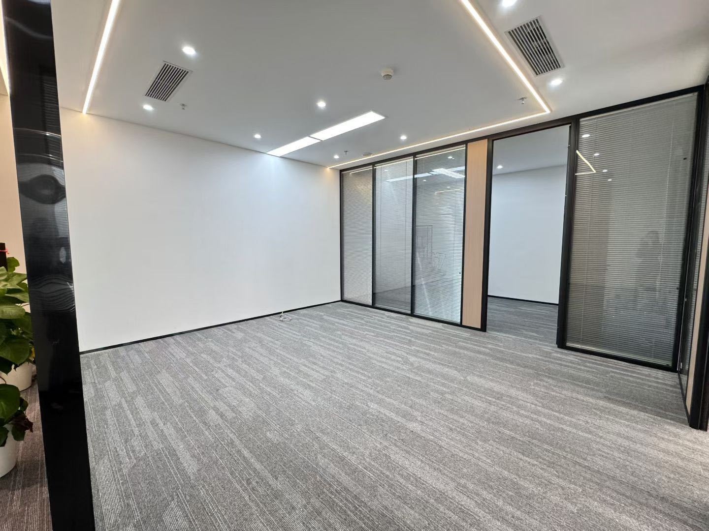 皇庭中心209㎡在租办公室｜中层精装实景图