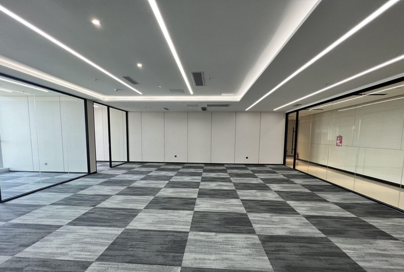 深圳龙岗中心城办公空间｜万科龙岗云中心418㎡精装户型实景图