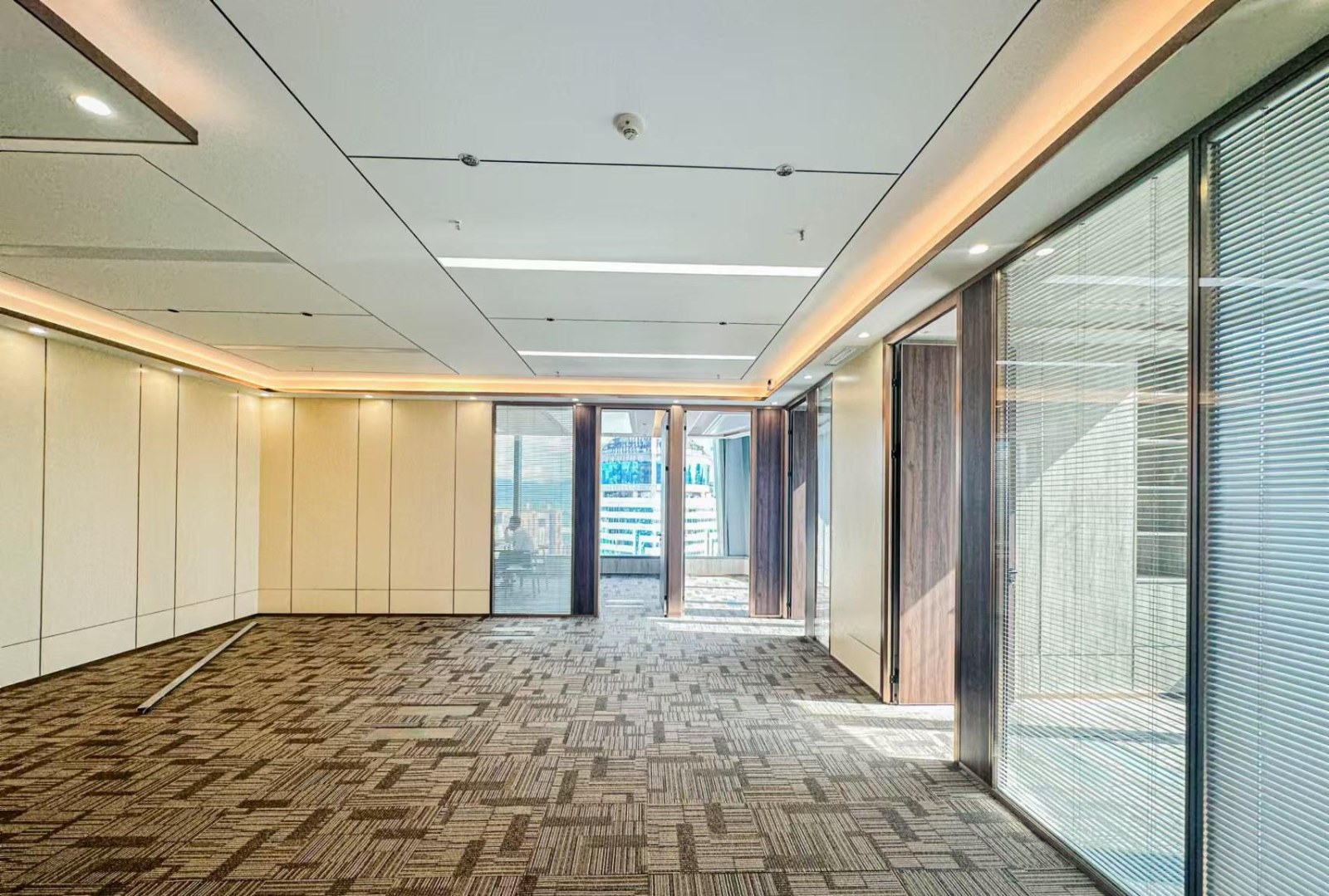 深圳华强北办公空间｜世纪汇广场(深南中路店)268㎡精装户型实景图