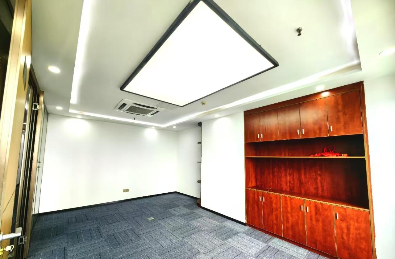 深圳福田中心区办公空间｜财富大厦280㎡精装户型