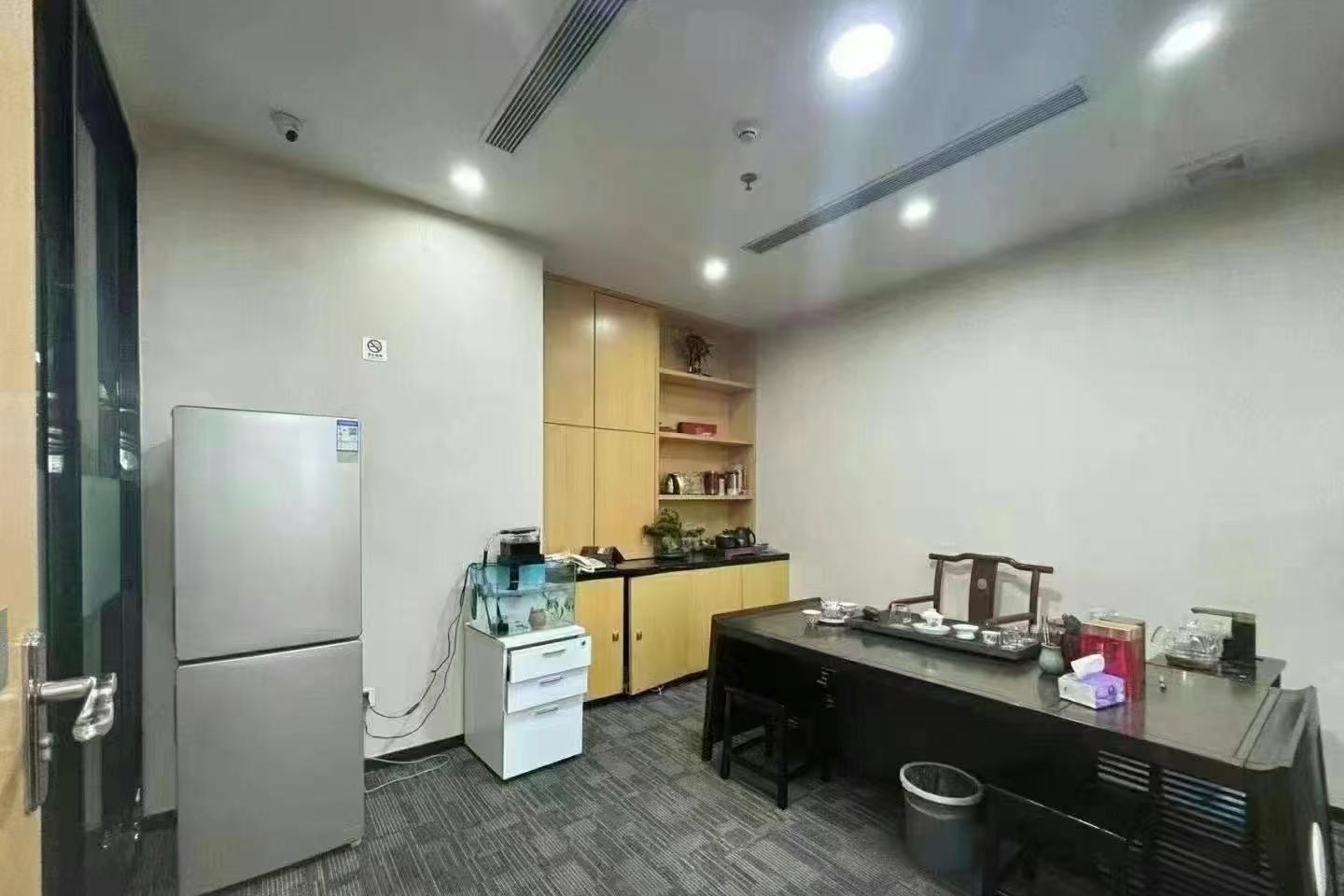 深圳宝安中心区办公空间｜荣超滨海大厦450㎡精装户型
