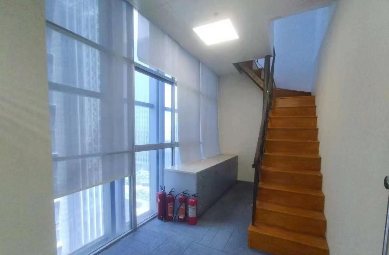 深圳宝安中心区办公空间｜万骏经贸大厦168㎡精装户型
