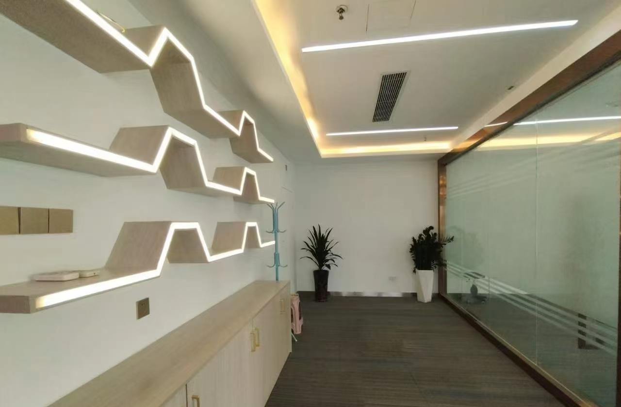 深圳宝安中心区办公空间｜荣超滨海大厦137㎡精装户型
