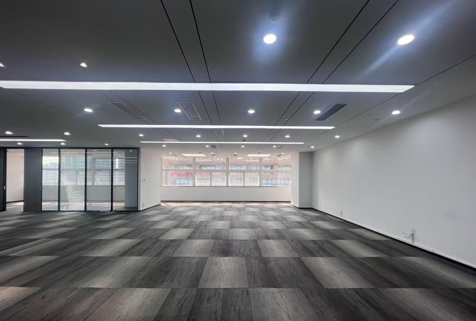 深圳科技园南区办公空间｜飞亚达科技大厦358㎡精装户型