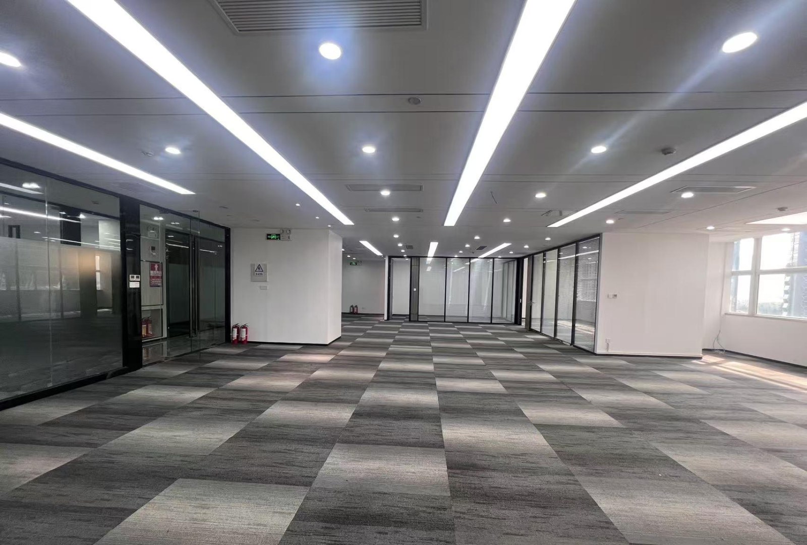 深圳科技园南区办公空间｜飞亚达科技大厦358㎡精装户型