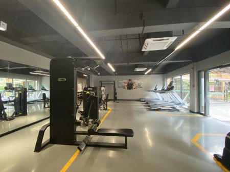 南山稀缺一楼办公空间！680㎡带花园，健身房+书吧全都有，地铁口直达！