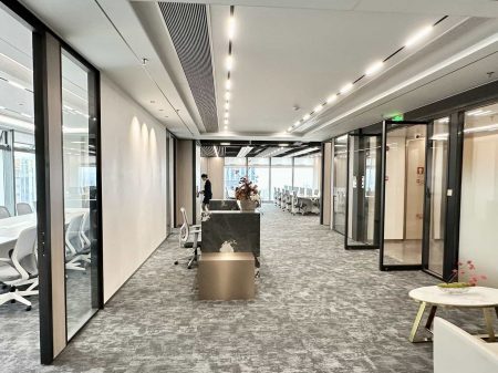 龙华甲级写字楼出租｜清湖站A口直连｜4+1格局｜带直播间/会议室