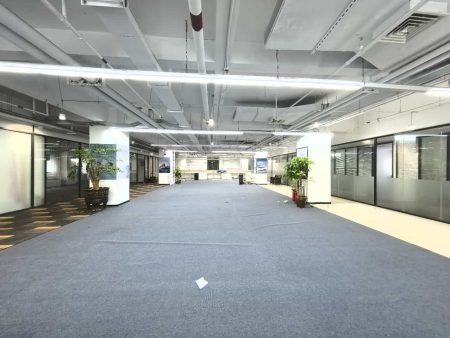 科技公司看过来！清华信息港整层2000平，50元/平，配200卡位！