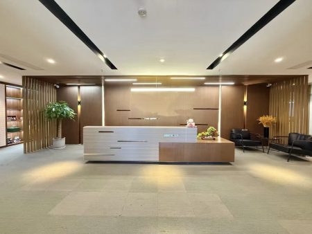 15+1格局办公室出租｜可容纳100人｜电梯口+大阳台